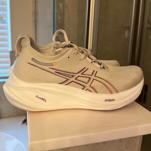 Women’s ASICS Gel Nimbus 26 size 9.